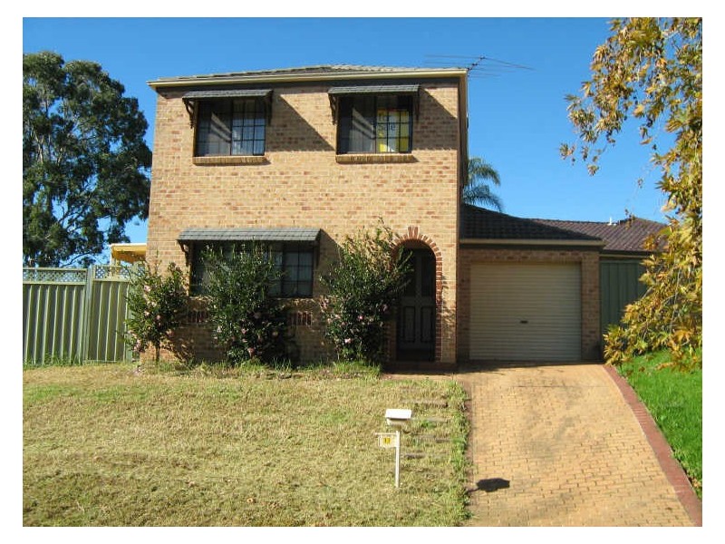 11 Whiteley Cl, Casula NSW 2170
