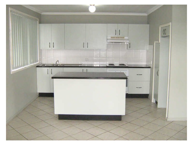 11 Whiteley Cl, Casula NSW 2170