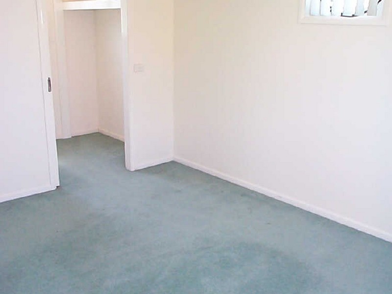 11 Whiteley Cl, Casula NSW 2170