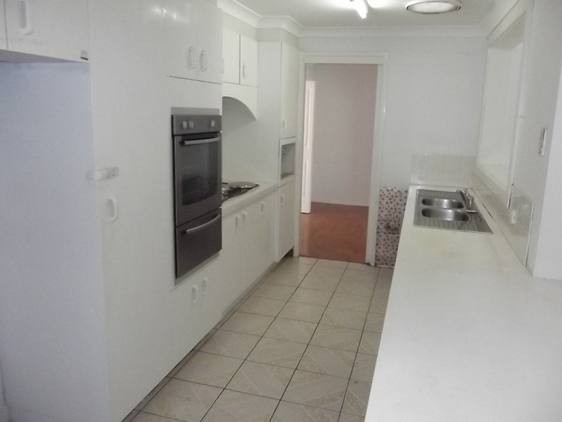 10 Flemington Close, Casula NSW 2170