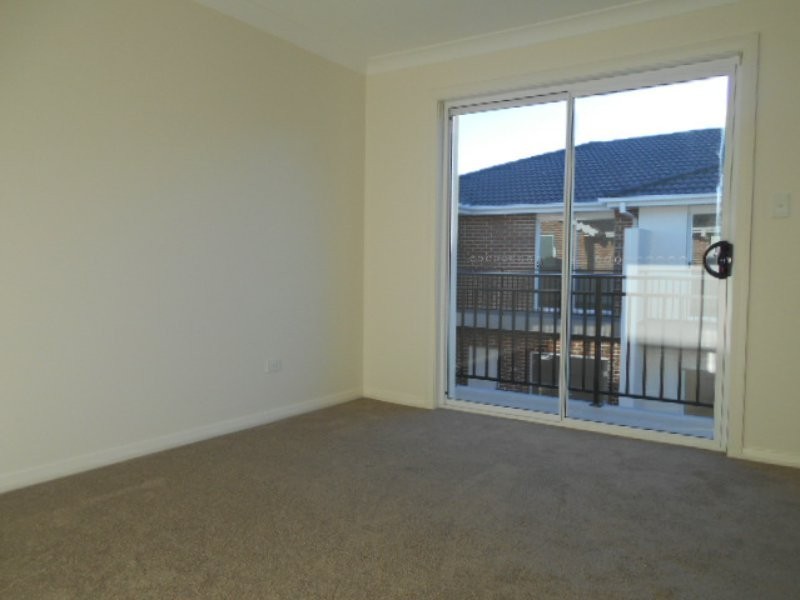 32/10 Old Glenfield Road, Casula NSW 2170