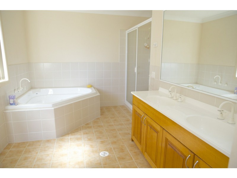 61 Lycett Avenue, West Hoxton NSW 2171