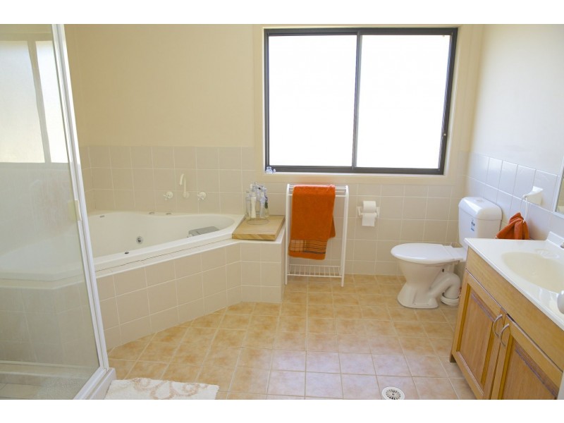 61 Lycett Avenue, West Hoxton NSW 2171