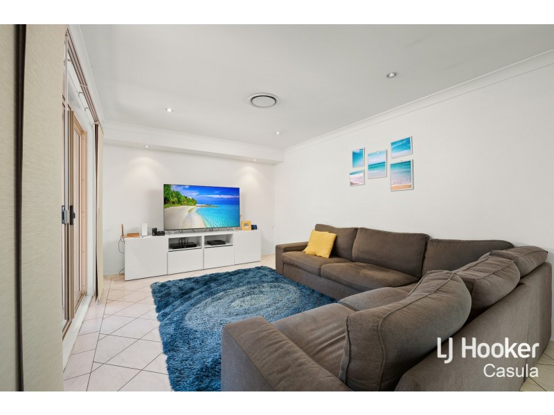 17 Magnolia Close, Casula NSW 2170