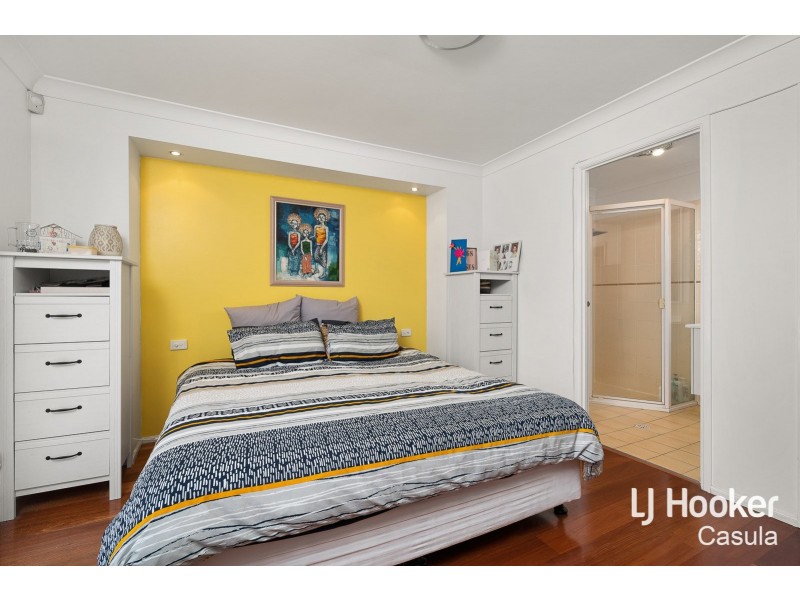 17 Magnolia Close, Casula NSW 2170