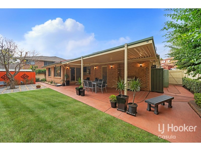 17 Whiteley Close, Casula NSW 2170