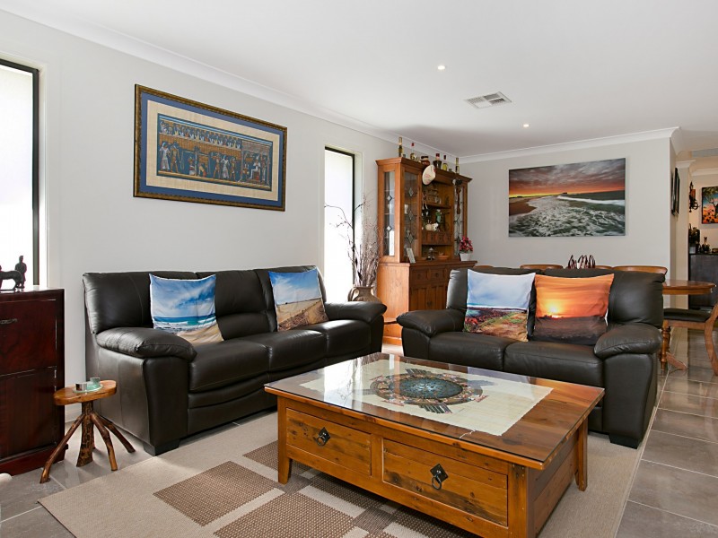 13 Augusta Place, Medowie NSW 2318