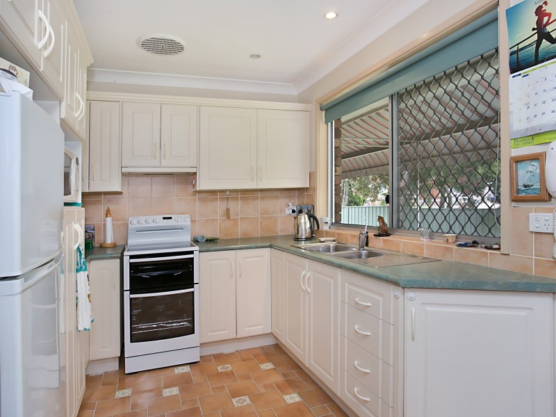 2 Tanilba Close, Raymond Terrace NSW 2324