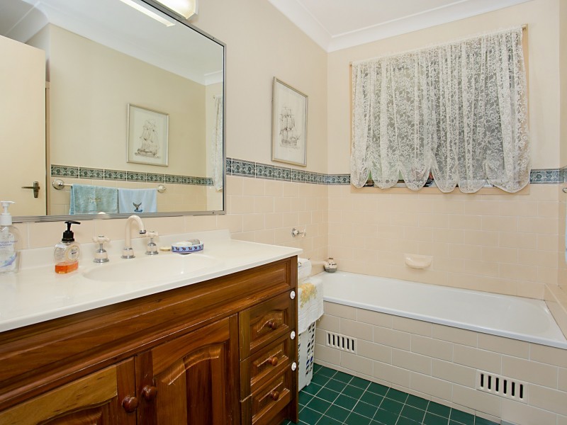 2 Tanilba Close, Raymond Terrace NSW 2324