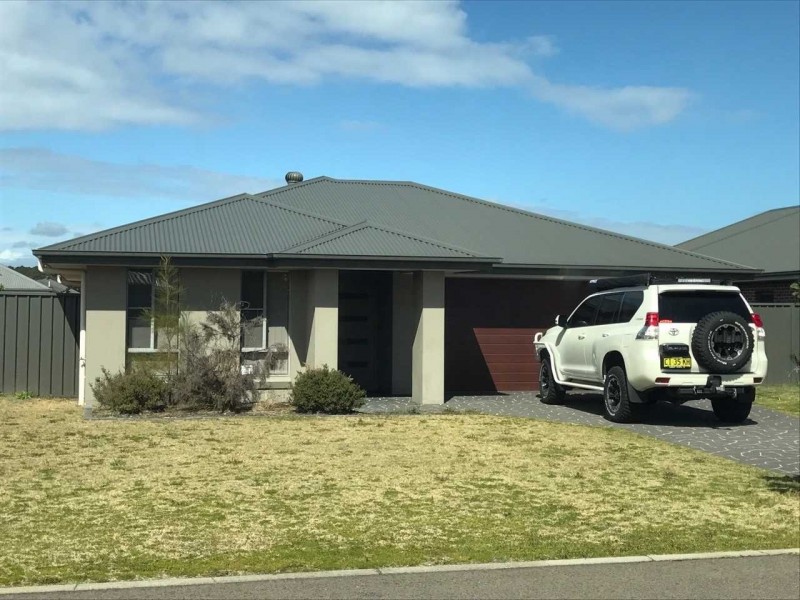 4 Water Street, Fern Bay NSW 2295