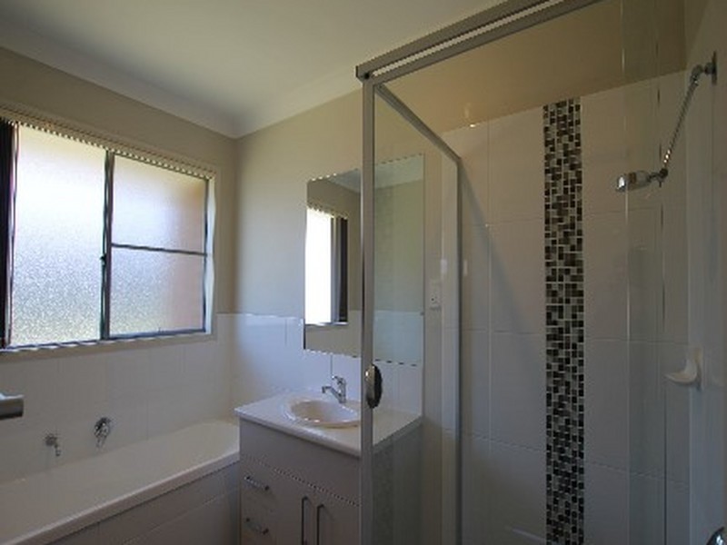 4 Water Street, Fern Bay NSW 2295