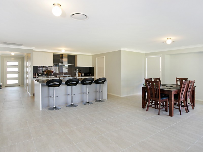 135 Sunningdale Circuit, Medowie NSW 2318
