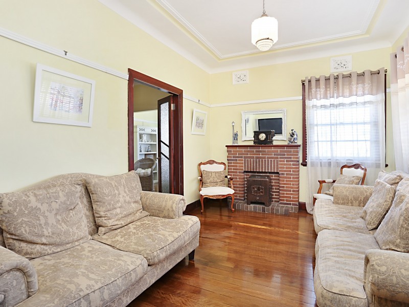 60 Porter Avenue, East Maitland NSW 2323