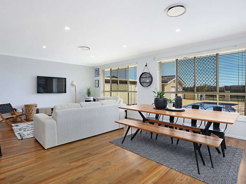 21 Lake View Crescent, Raymond Terrace NSW 2324