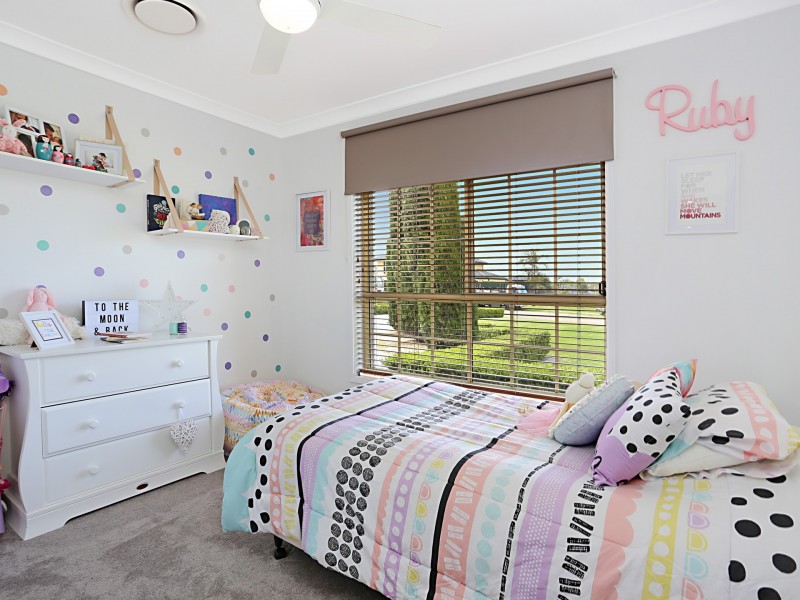 21 Lake View Crescent, Raymond Terrace NSW 2324