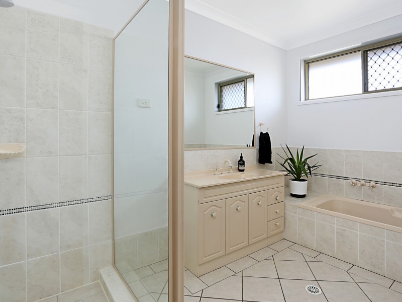 21 Lake View Crescent, Raymond Terrace NSW 2324