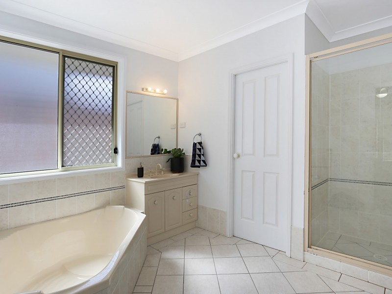 21 Lake View Crescent, Raymond Terrace NSW 2324