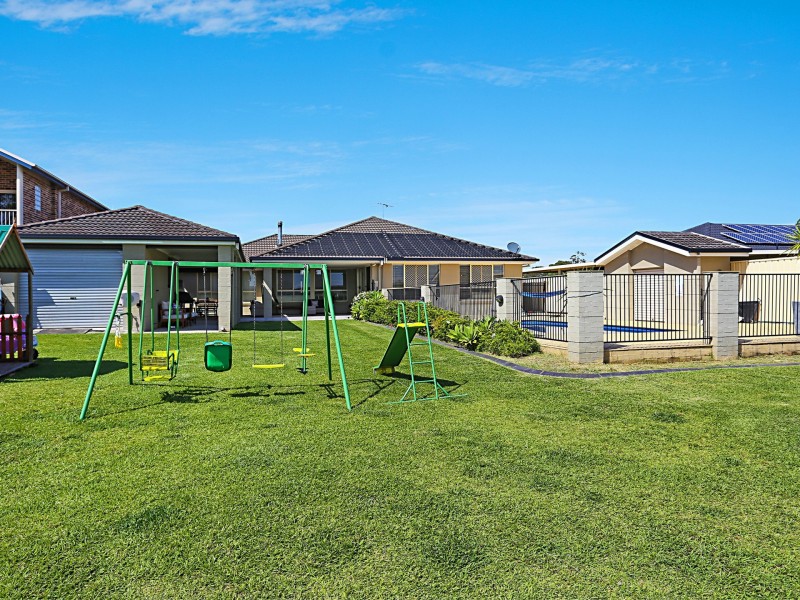 21 Lake View Crescent, Raymond Terrace NSW 2324