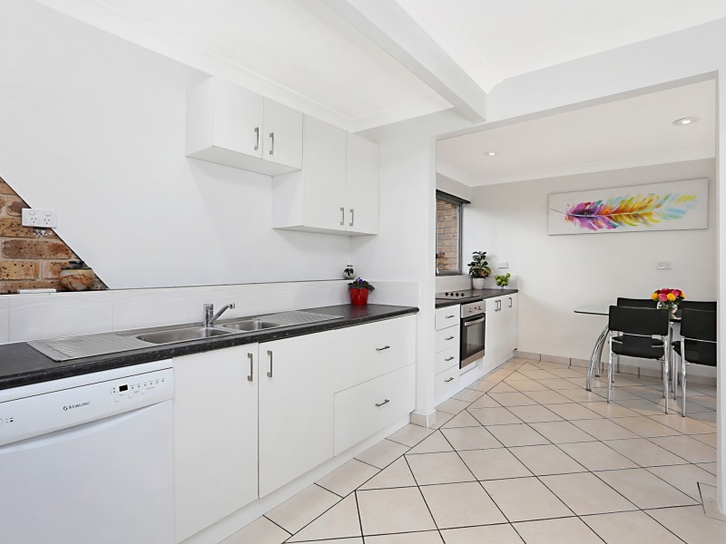 2/4 Curtin Close, Raymond Terrace NSW 2324