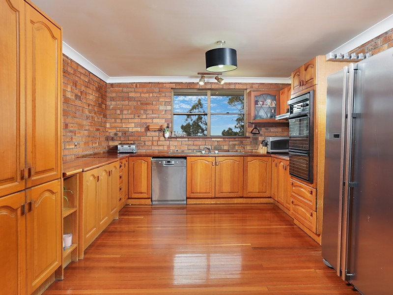 10 Langlands Road, Glen Oak NSW 2320