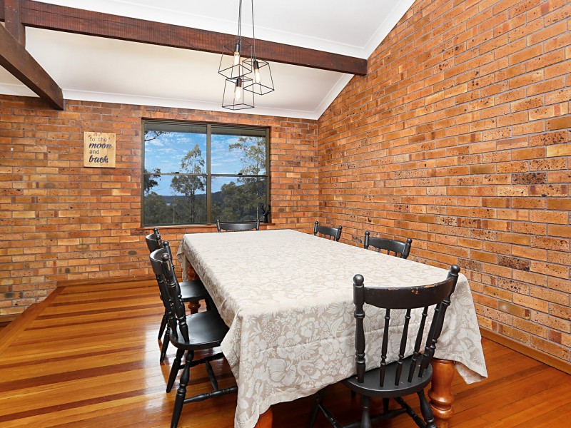 10 Langlands Road, Glen Oak NSW 2320