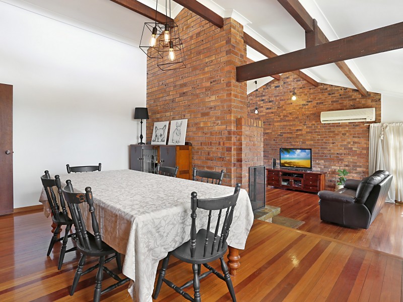 10 Langlands Road, Glen Oak NSW 2320