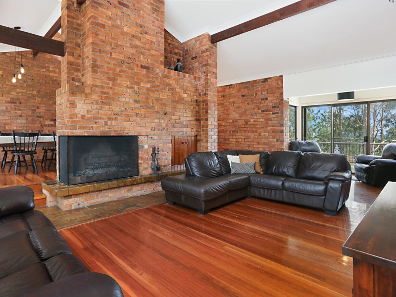 10 Langlands Road, Glen Oak NSW 2320