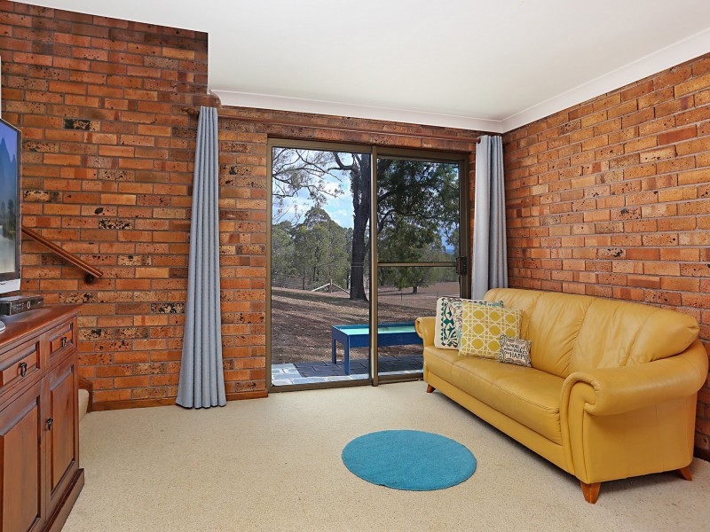 10 Langlands Road, Glen Oak NSW 2320