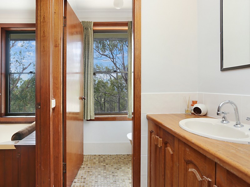 10 Langlands Road, Glen Oak NSW 2320