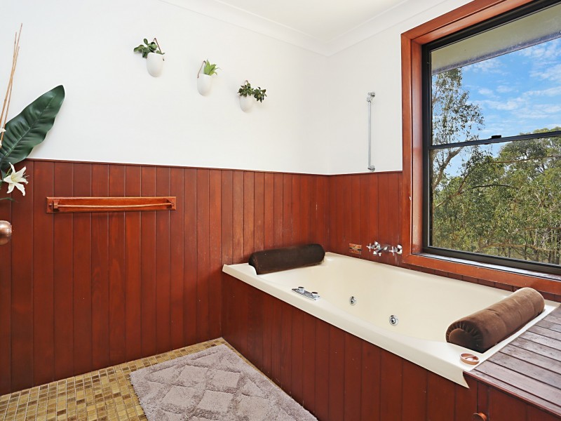 10 Langlands Road, Glen Oak NSW 2320