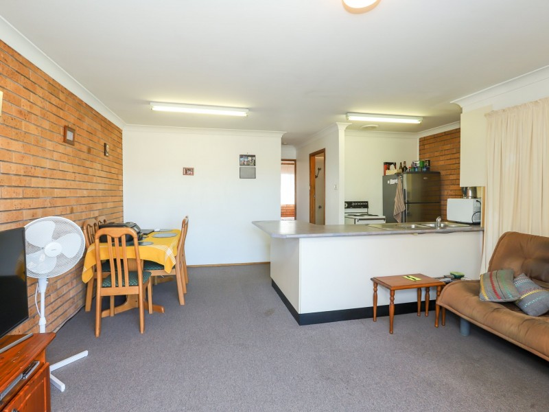 Units 1,2,3/2 Johnson Close, Raymond Terrace NSW 2324