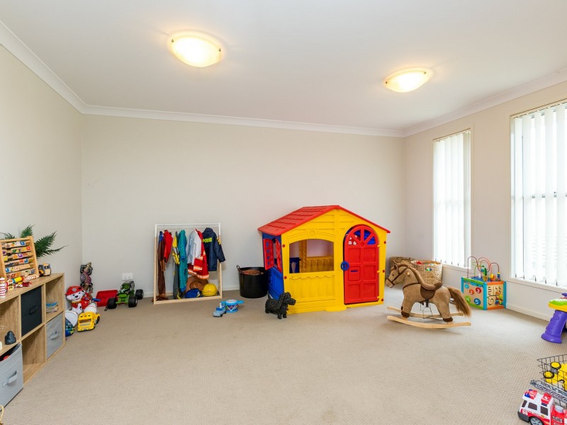 22 Edward Windeyer Way, Raymond Terrace NSW 2324