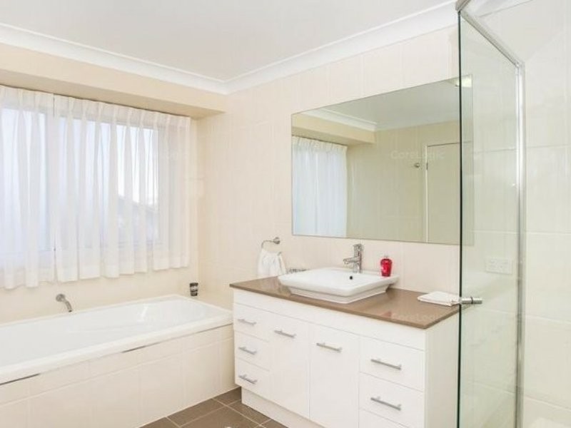 2 Pinehurst Way, Medowie NSW 2318