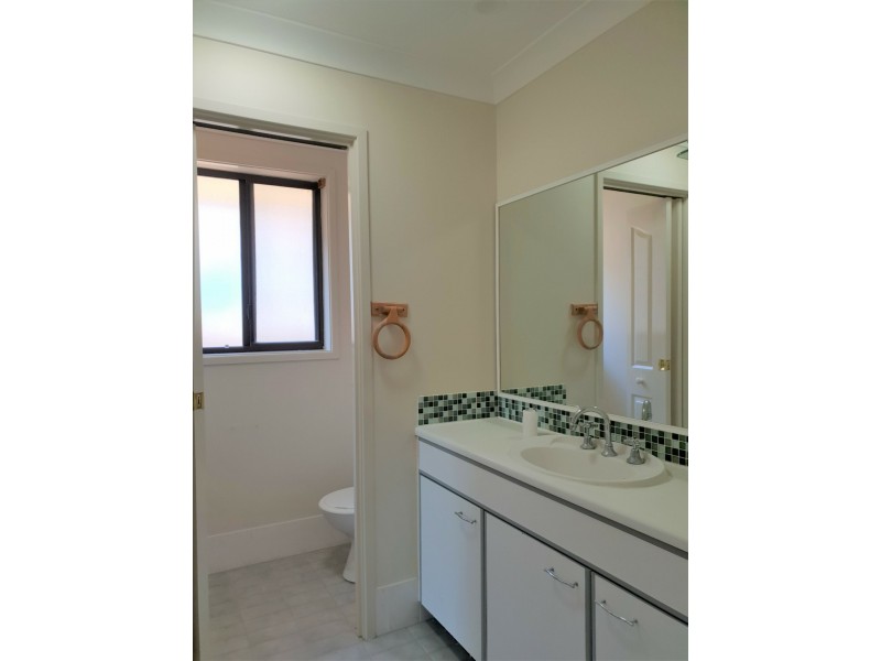 4 Hakea Parade, Medowie NSW 2318