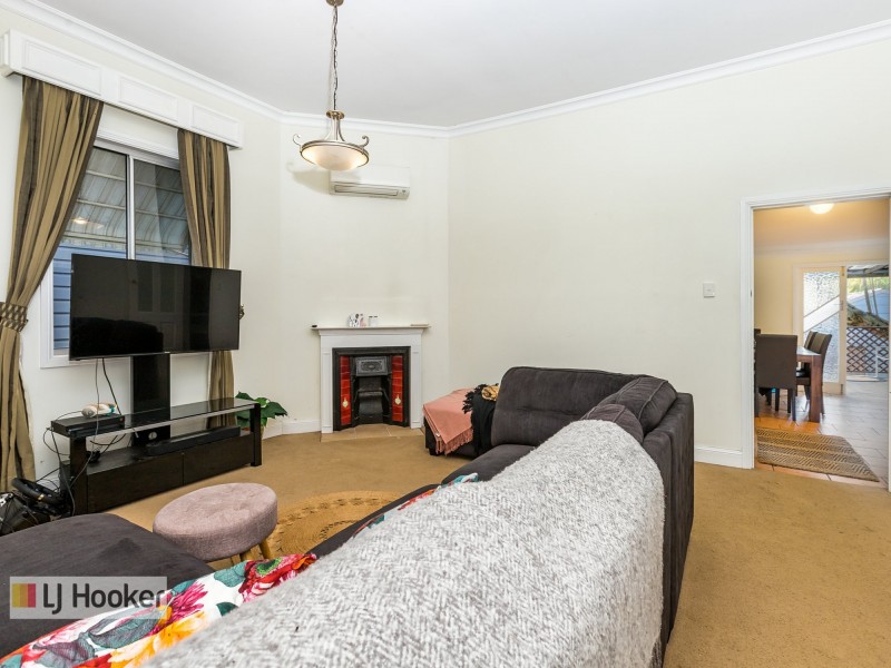 12 Crown Street, Stockton NSW 2295