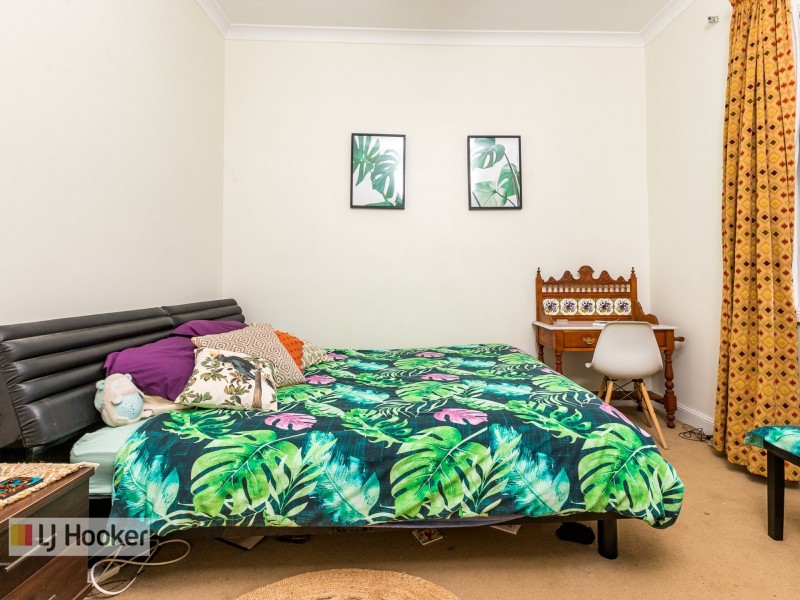 12 Crown Street, Stockton NSW 2295