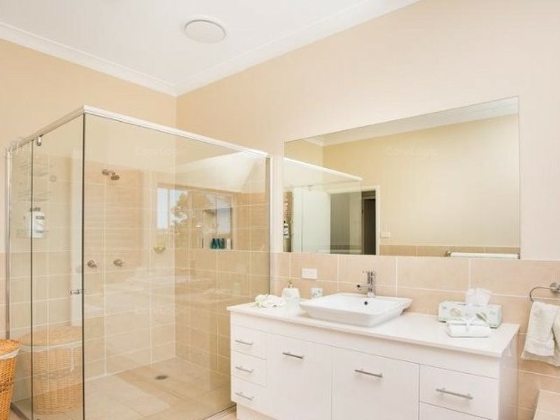 2 Pinehurst Way, Medowie NSW 2318