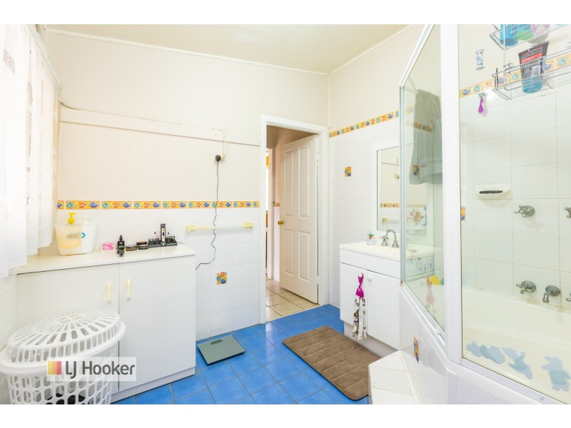 11 Gwen Parade, Raymond Terrace NSW 2324