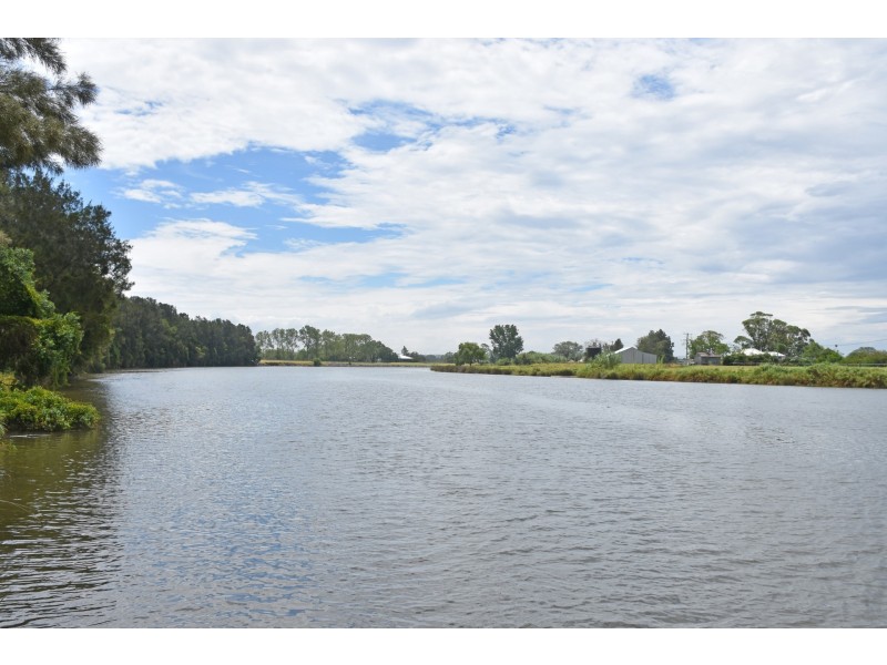 126 Dockyard Road, Millers Forest NSW 2324