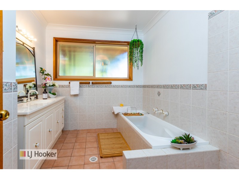8 Rabar Close, Seaham NSW 2324