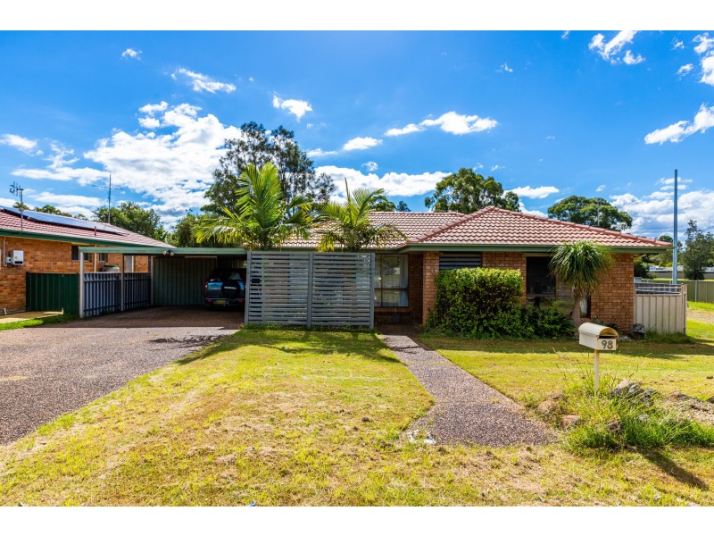 98 Benjamin Lee Drive, Raymond Terrace NSW 2324