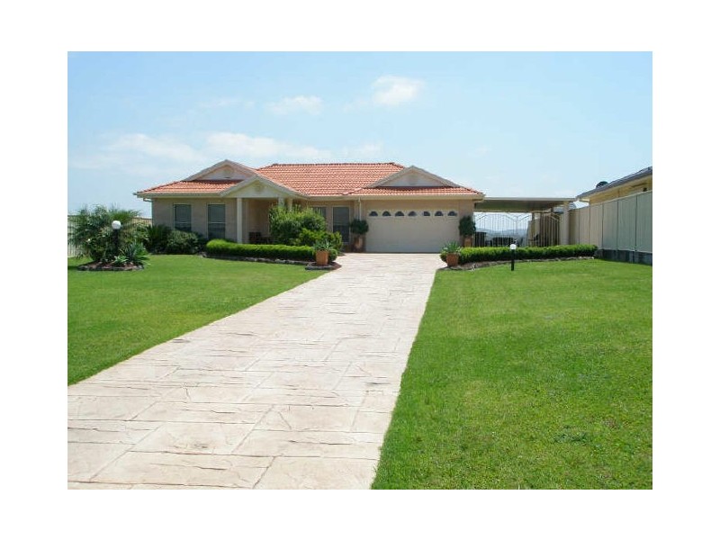 19 Lakeview Crescent, Raymond Terrace NSW 2324