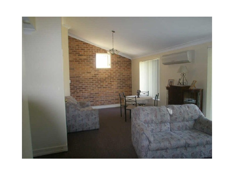 2/12 Elliott Close, Raymond Terrace NSW 2324