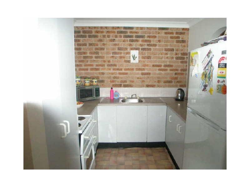 2/85a Benjamin Lee Drive, Raymond Terrace NSW 2324