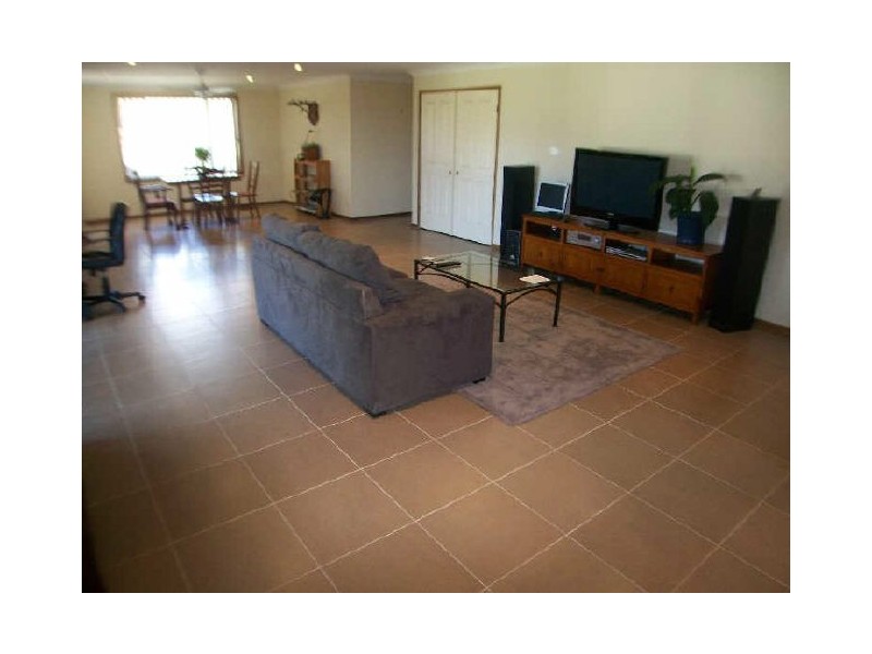 18 Leigh Place, Raymond Terrace NSW 2324
