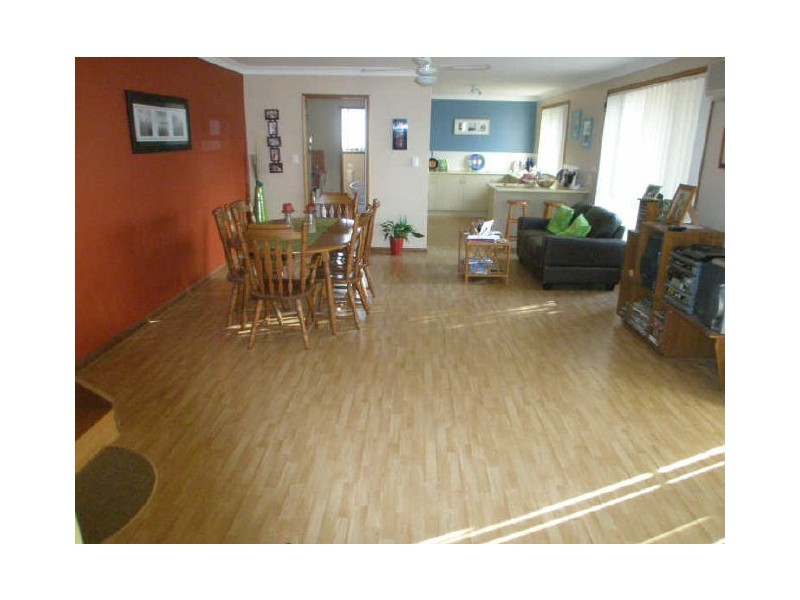 10 Walker Crescent, Raymond Terrace NSW 2324