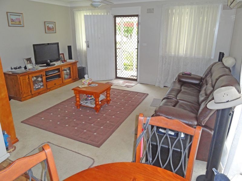 12 Kirkton Crescent, Woodberry NSW 2322