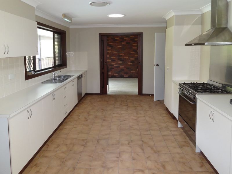 12 Elizabeth Avenue, Raymond Terrace NSW 2324