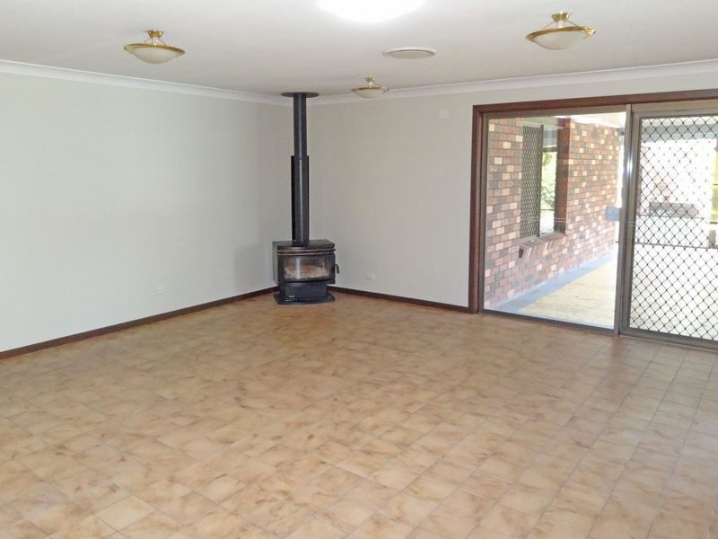 12 Elizabeth Avenue, Raymond Terrace NSW 2324