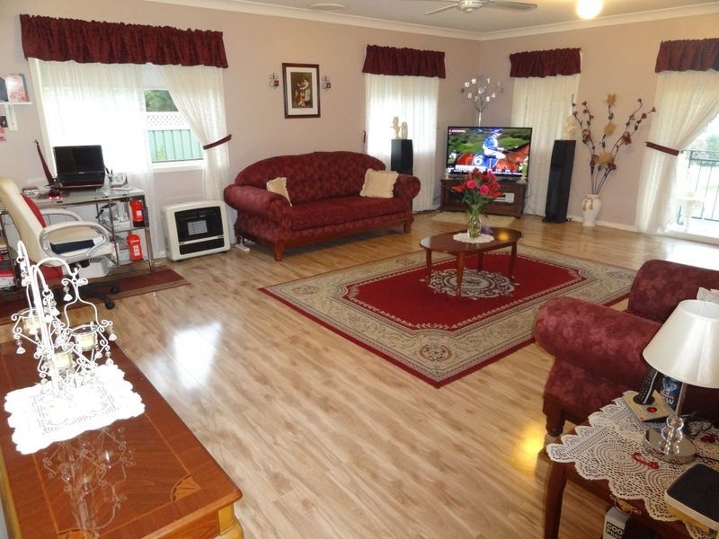 2 Holwell Circuit, Raymond Terrace NSW 2324